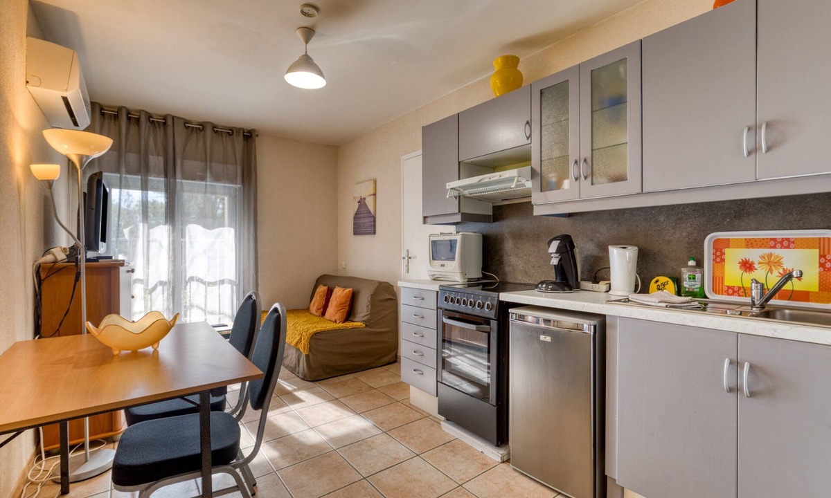 Mireval Apartment | Gîte Romarin – Domaine de l'Enclos: Charming Stay Near the Mediterranean
