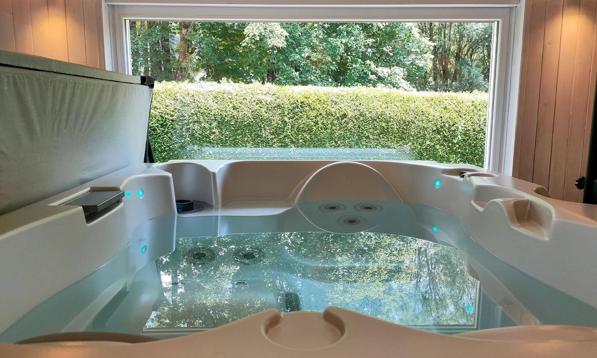 Foncine-le-Haut Apartment | Gîte Rosier Montagnes Jura with Spa Sauna river