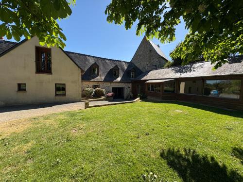 Maisoncelles-du-Maine House | Gîte rural spacieux avec piscine