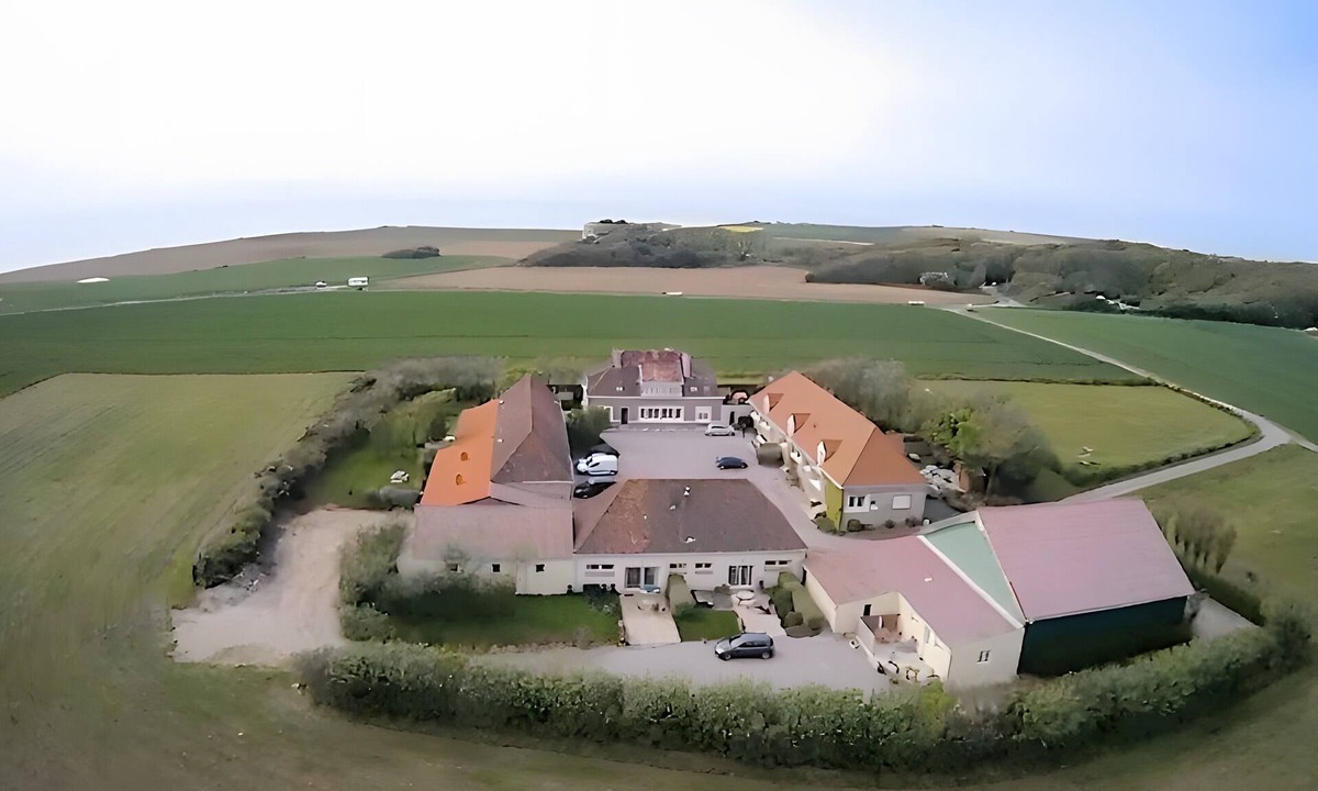 Audinghen Apartment | Gîte Rural La Mousson, Studio: Sea View, Shared Garden & Wi-Fi