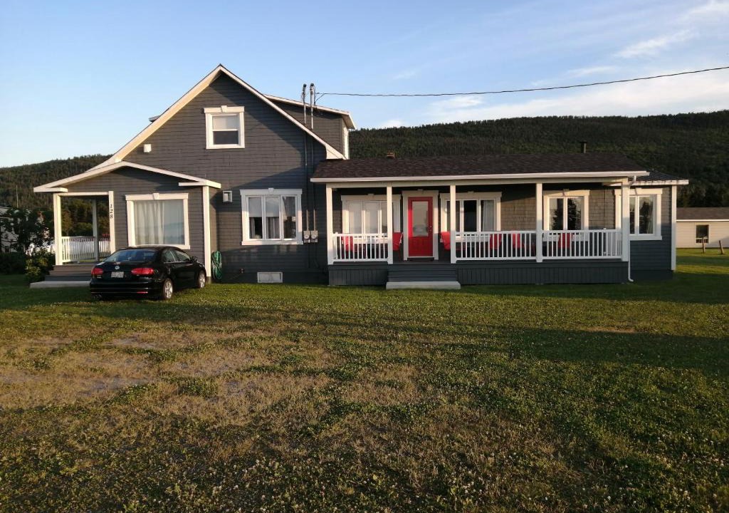 Sainte-Madeleine-de-la-Riviere-Madeleine Bed & Breakfast | Gîte Shoreline de la terre à la mer