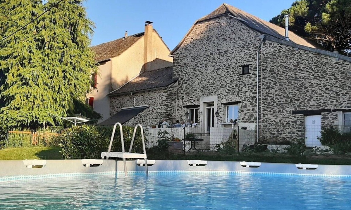 Castelmary House | Gîte “Sous Les Deux Arbres”: Mountain View, Private Pool & Wi-Fi