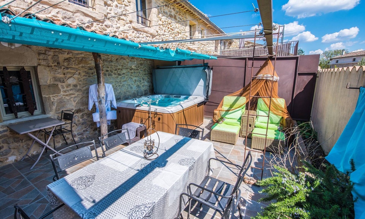 Allegre Les Fumades House | Gîte Standing Avec Jacuzzi Privatif