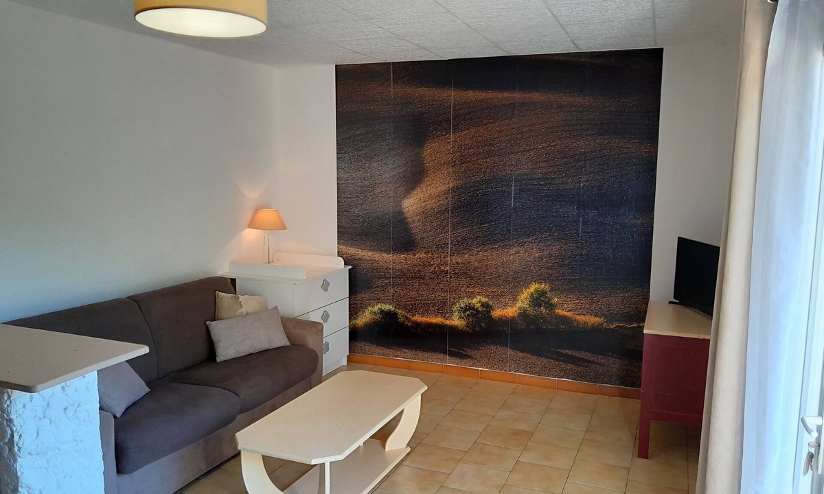 Pont-Saint-Esprit Apartment | Gîte TERRE chez LES 3 HIRONDELLES in Provence