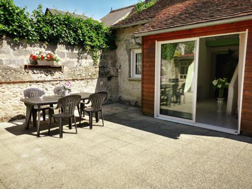Descartes House | Gîte tout inclus au cœur de Descartes, idéal pour familles, proche sites touristiques, confort assuré - FR-1-381-586