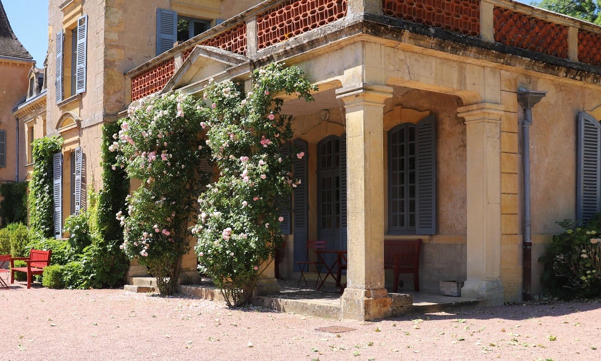Saint-Julien-de-Civry Cottage | Gîte-Traditional-Ensuite