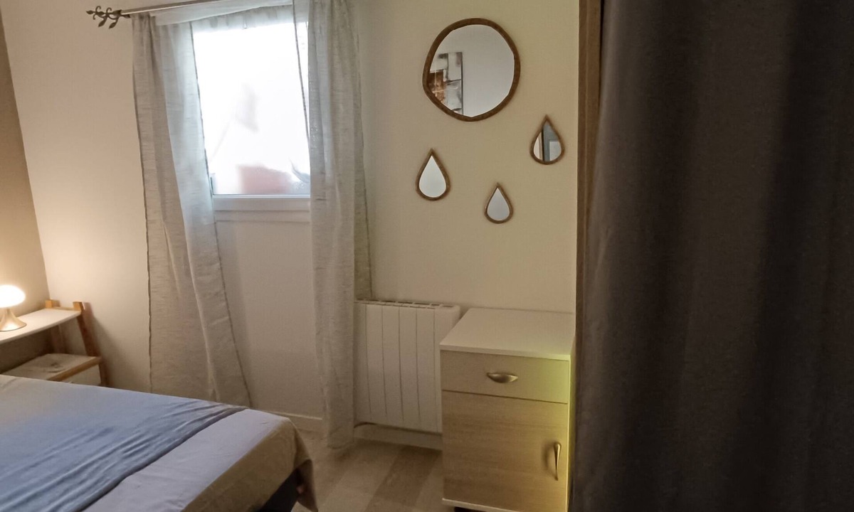Le Puy-Notre-Dame Apartment | Gîte VERRE CHEZ NOUS - LE PUY NOTRE DAME