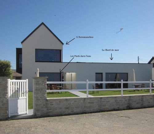 Asnelles Apartment | Gîtes " Arromanches" ou "Bord de Mer PMR" 2 chambres en FRONT DE MER à Asnelles , 3km d'Arromanches, 10km de Bayeux