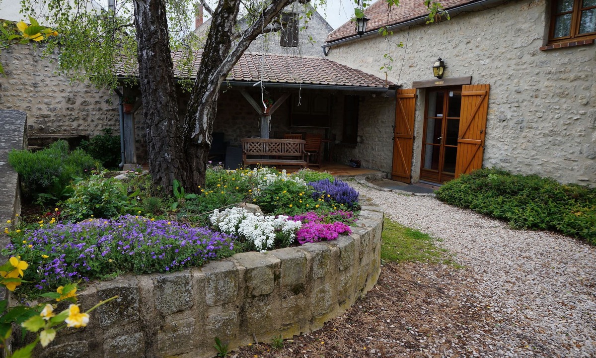 Poligny Cottage | Gîtes de la Fontaine Gargot for 7 people