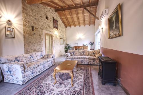 Lacapelle-Biron House | Gîtes de Peyrounou
