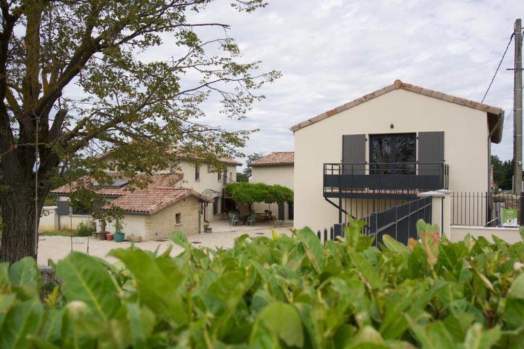 Chantemerle-les-Bles Apartment | Gîtes Du Mas de Surlan