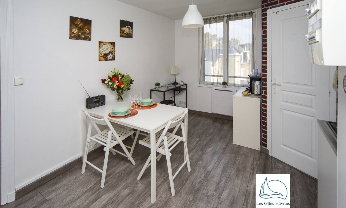 Anatole France Danton Apartment | Gîtes Havrais - Gîte Tellier - Old Center - Apartment with garden