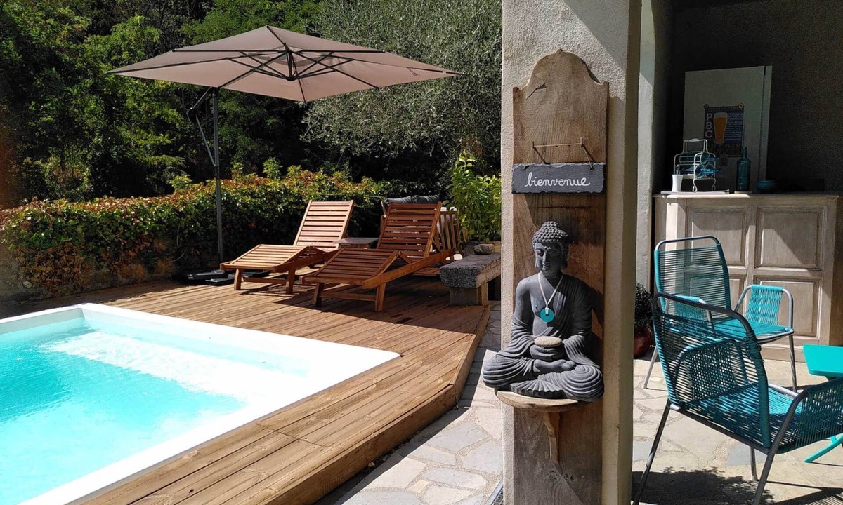 Saint-Jean-de-Valeriscle Apartment | Gîtes Les terrasses and La source room - 3 nights