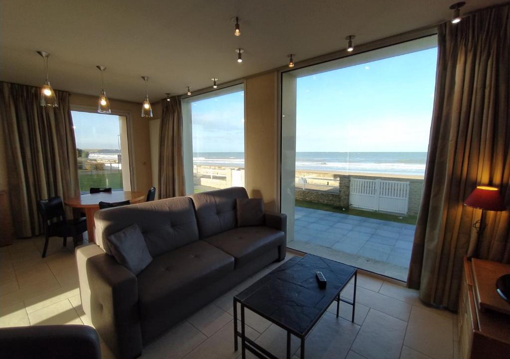 Asnelles Apartment | Gîtes "Plage" ou "Pieds dans l'Eau" en FRONT DE MER à Asnelles , 3km d'Arromanches, 10km de Bayeux