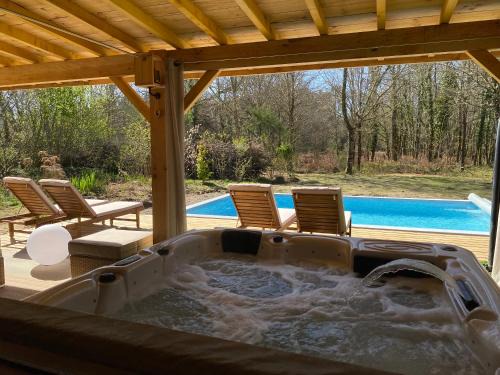 Pouydesseaux House | Gîtes & Spa de charme " Ploum"