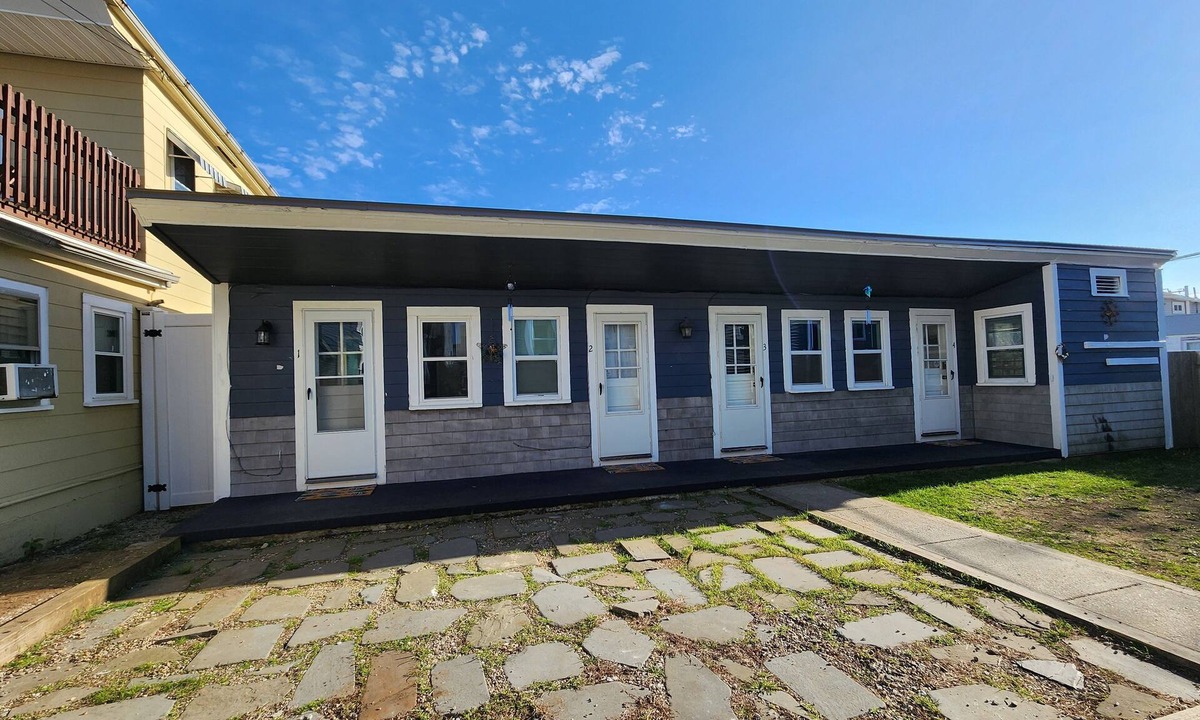 Hampton Apartment | G St Inn Unit 1nCozy Studio with WiFi and AC in Superb Hampton