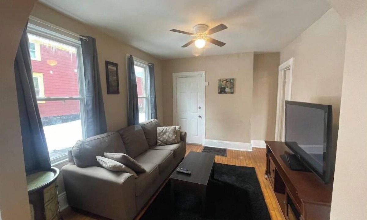 Downtown Syracuse House | (G2) Large 2 bdrm unit close to downtown Syracuse.