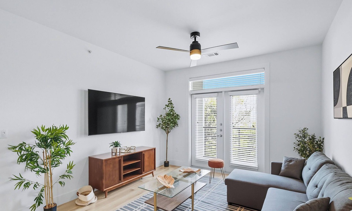 Fort Worth Condo | G412 Bright 2B Condo w/Pool & Gym by Traveller's Comfort in Downtown Fort Worth