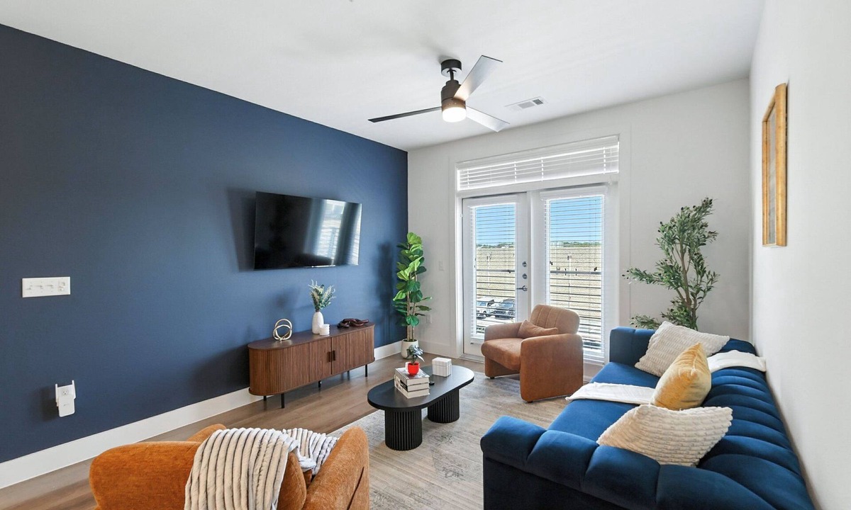 Fort Worth Condo | G43 Upscale 2B Condo Pool & Gym by Traveller's Comfort in Downtown Fort Worth