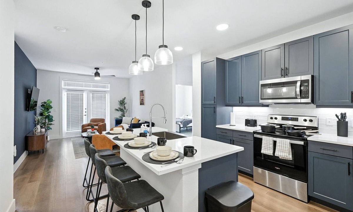 Fort Worth Condo | G4347 2Bd+1Bd Downtown Condos w/Pool & Gym by Traveller's Comfort