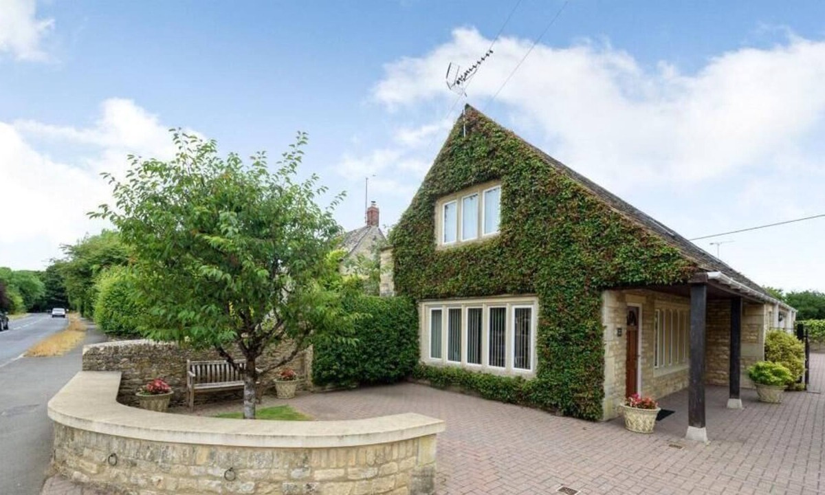 Ablington Cottage | Gable Cottage 2 BED 1 BATH