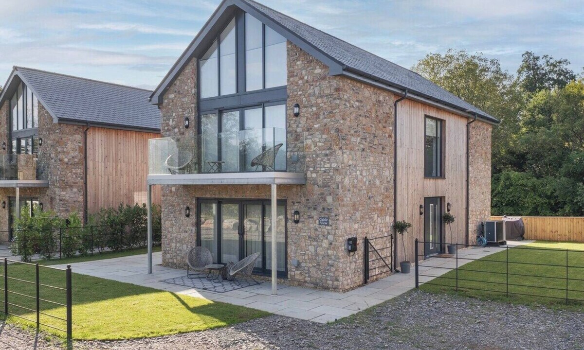 Holcombe House | Gable View