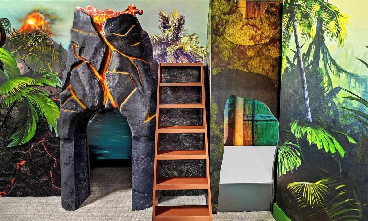 Florida Center House | Gaby's Galaxy | Volcano themed BR, spacious L/DR, PVT pool - 8 mins to Universal