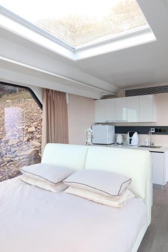 Gronant Cabin | Galactic getaways PLUTO