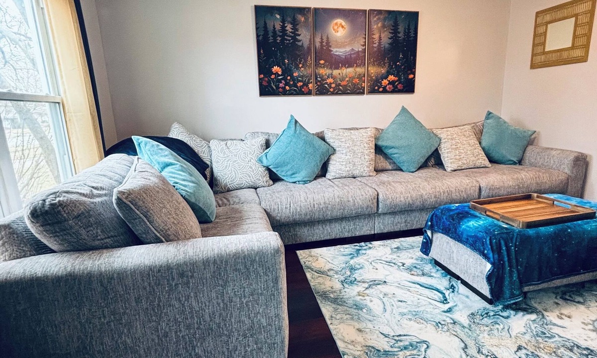 Aurora House | Galactic Oasis Wonderful 5 bedroom theme home, Wi-Fi, king beds and smart tvs