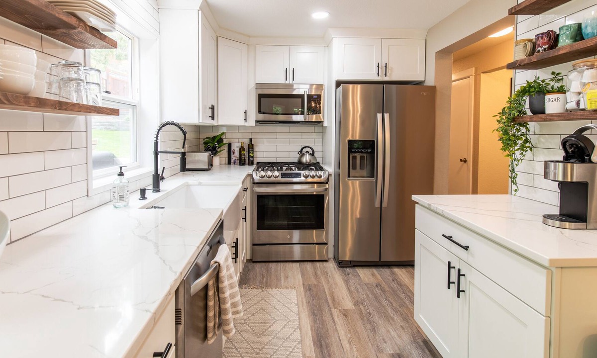 Geneva House | Galbraith Getaway: Lush & Cozy + Backyard trail access