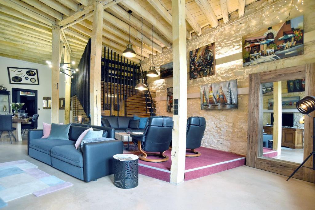 Dinan Apartment | Galerie - Ancienne galerie de peinture sur le port