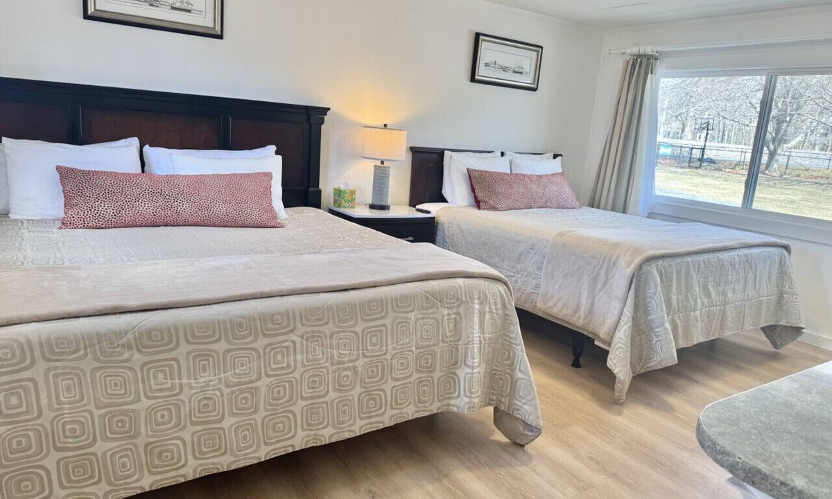 Hulls Cove Bed & Breakfast | Gallagher`s Travels Room 7 (Double Queen)