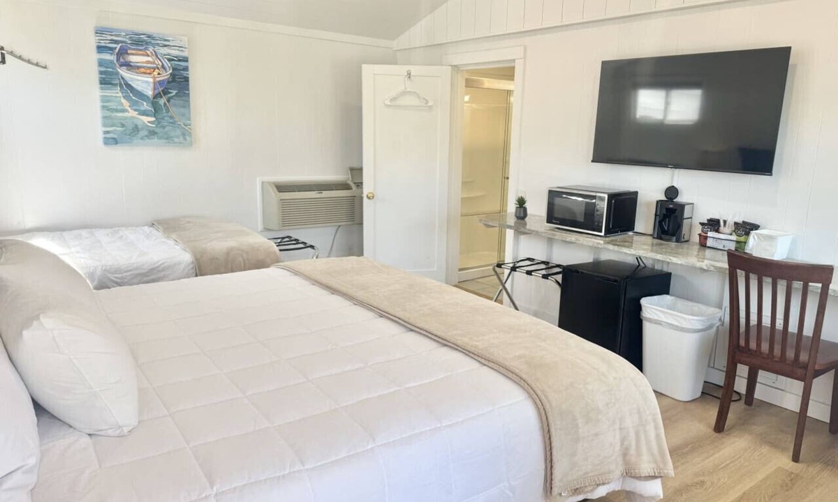 Hulls Cove Bed & Breakfast | Gallagher`s Travels Room 4 One King/One Double bed