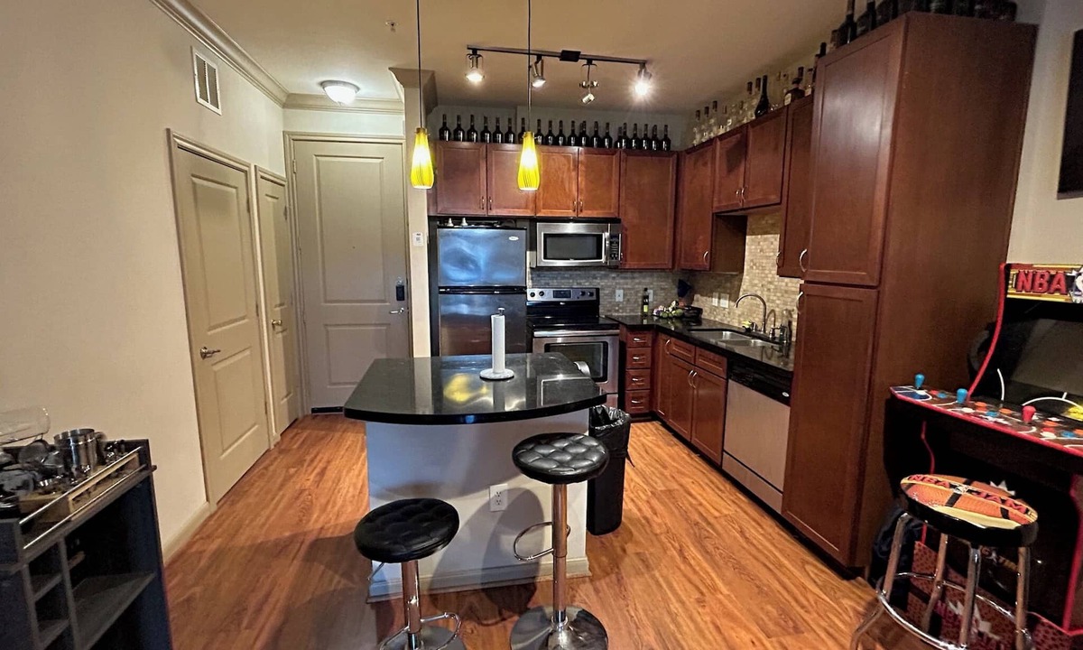 Houston Apartment | Galleria Area 1Bd with great pool view, pet friendly!