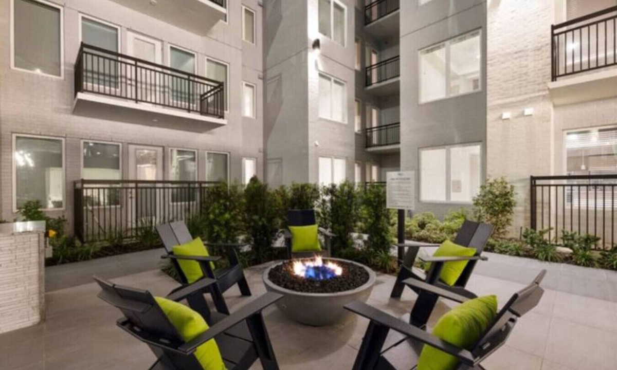 The Galleria Apartment | Galleria Furnished 2-Bed, 2-Bath Apt in Houston
