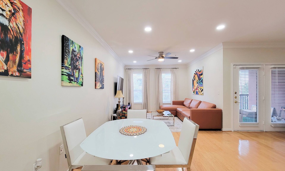 Uptown Condo | Galleria Luxe Condo - Balcony, EV Charger, Pool, Gym & Workspace