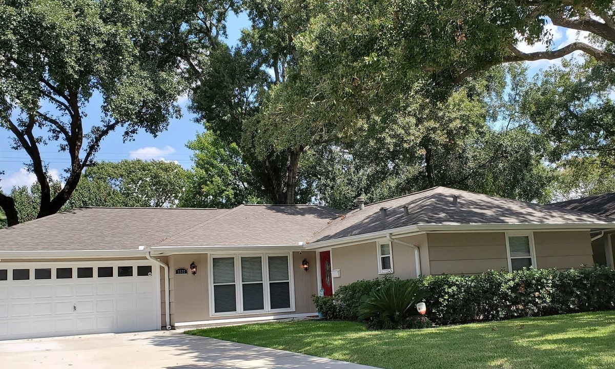 Houston House | Galleria-Uptown Cottage Home