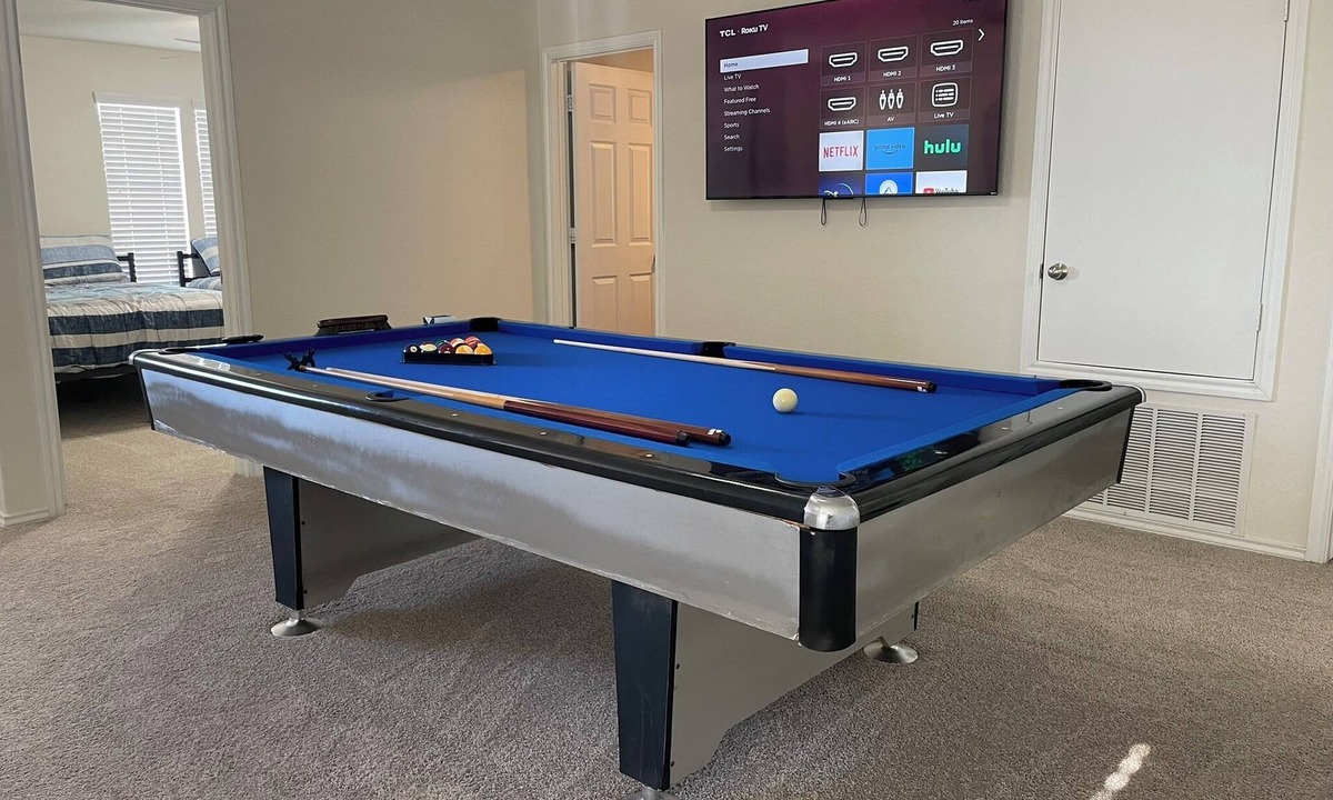 Wetmore House | Gallery Wells Escape: 6 Beds, 3 Baths, Pool Table & 1 Bed Downstairs