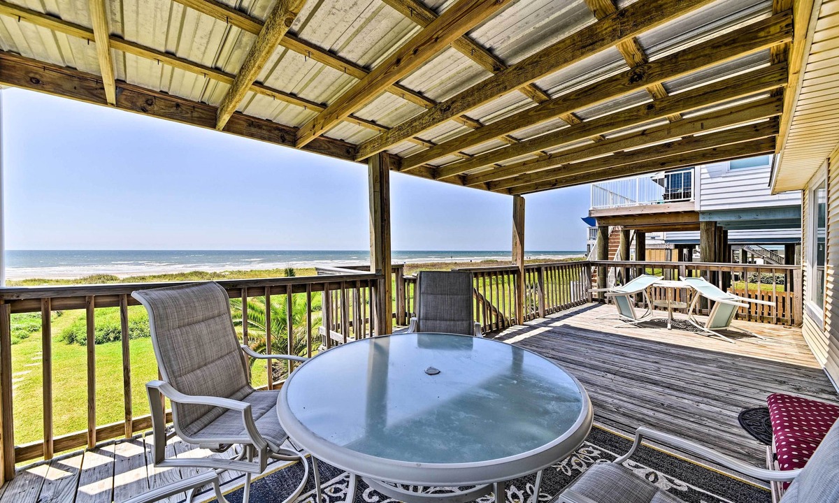 Gulf Palms Cottage | Galveston Beach House w/Private Deck & Gulf Views