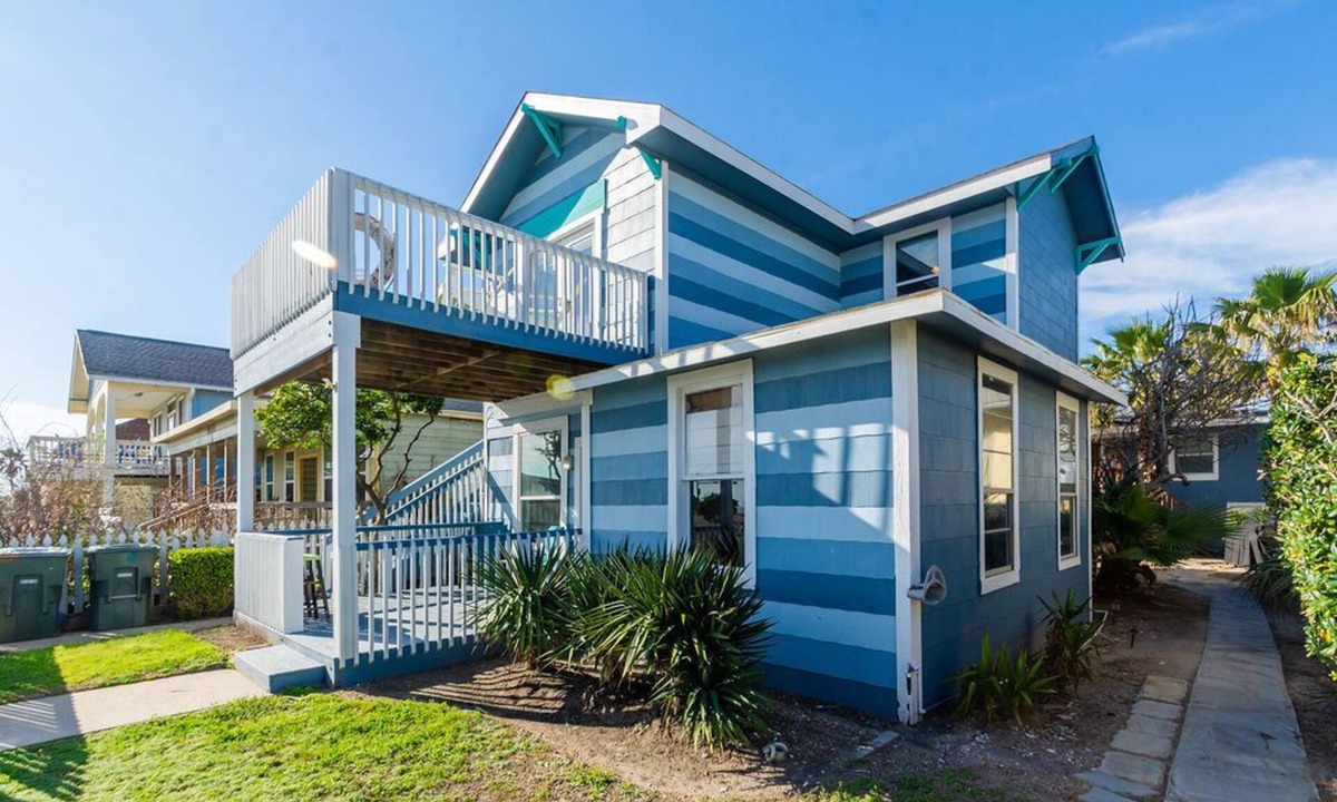 San Jacinto House | Galveston Multi-Unit Home – Spring Getaway Steps from Beach & Local Eats