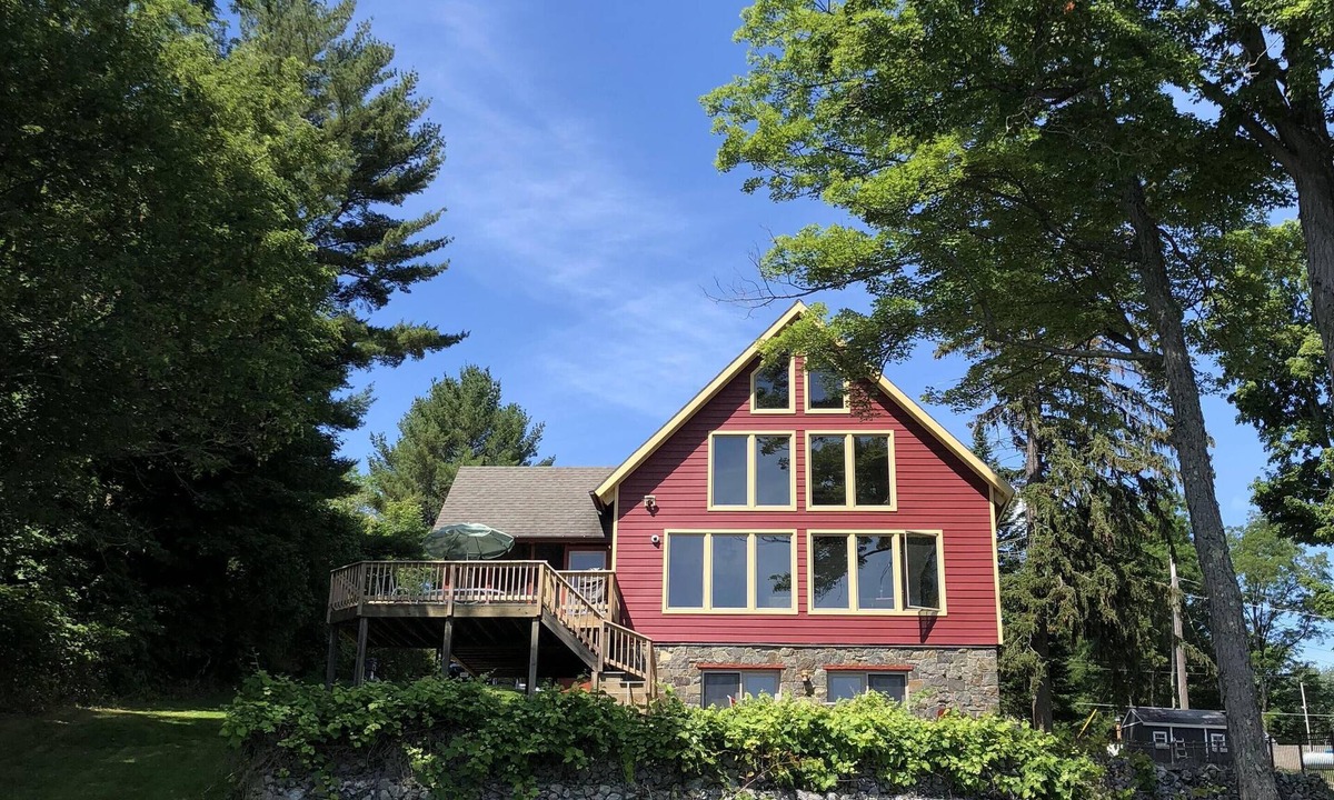 Broadalbin House | Galway Lake Getaway 3 Bedrooms, 2.5 Bath Sleeps 6. Impeccably maintained,