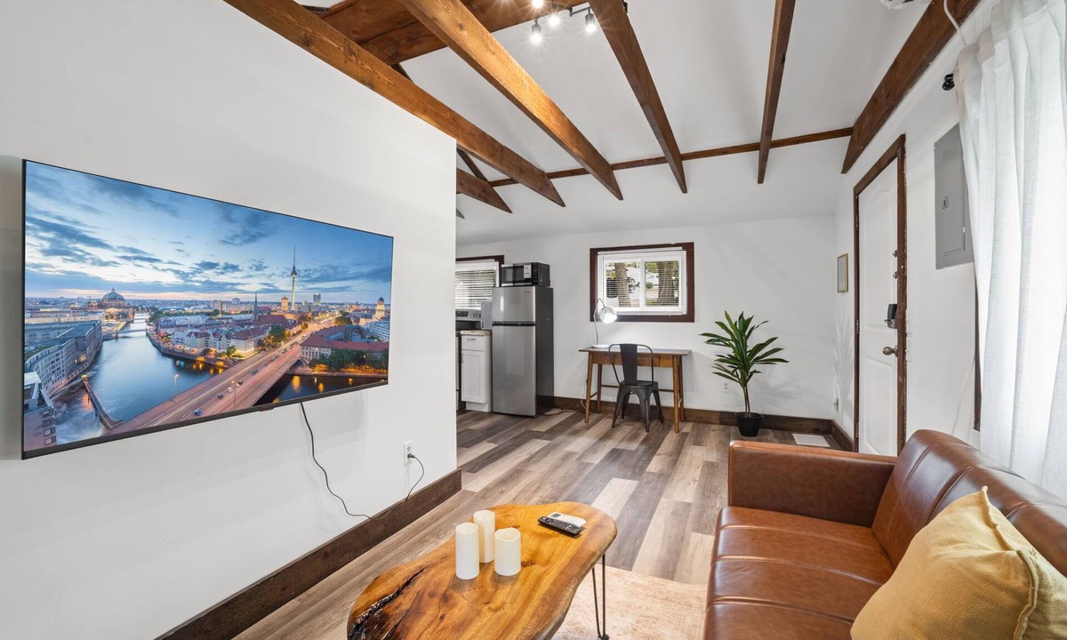 Kansas City House | Game Day Cabin Retreat Near KC Sleeps Easy 1BR