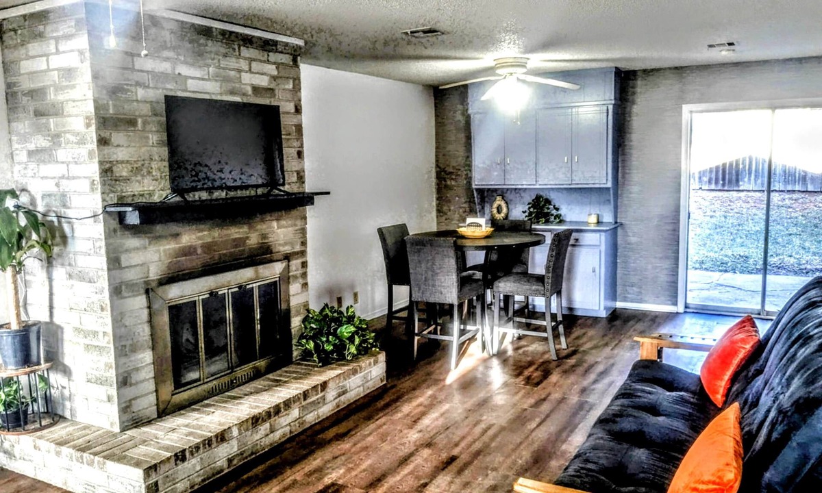 Stillwater House | Game Day Getaway 1 | Walk to OSU | Prime Location