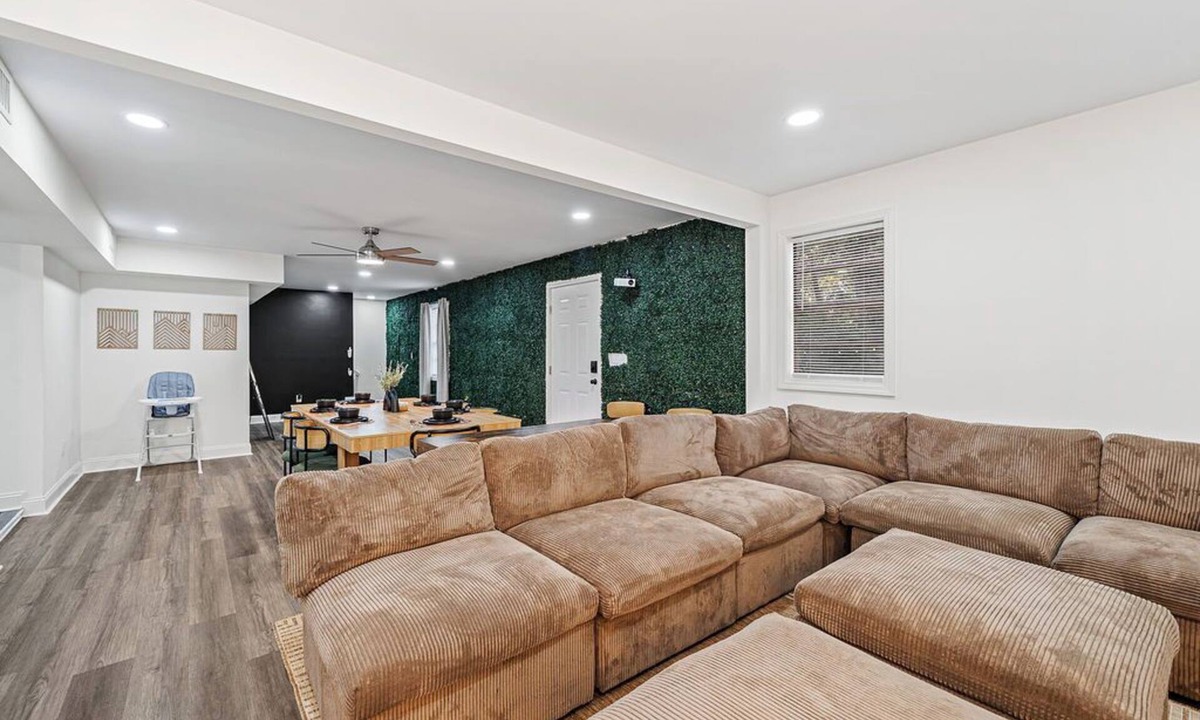 Athens House | Game Day Getaway | 2K Beds | Spacious & Clean | Near UGA Athens