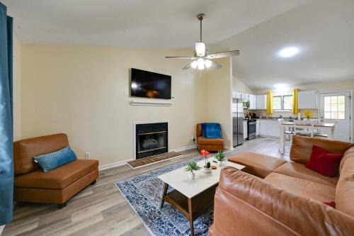 Greenville House | Game Day Ready: Greenville Stay w/Patio Dining