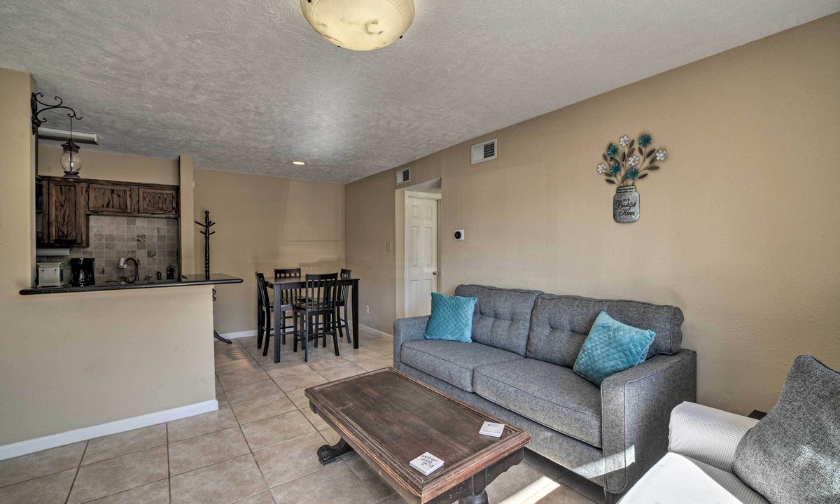 College Station Apartment | Game Day Retreat: Pool Access, 2 Mi to Texas A & M