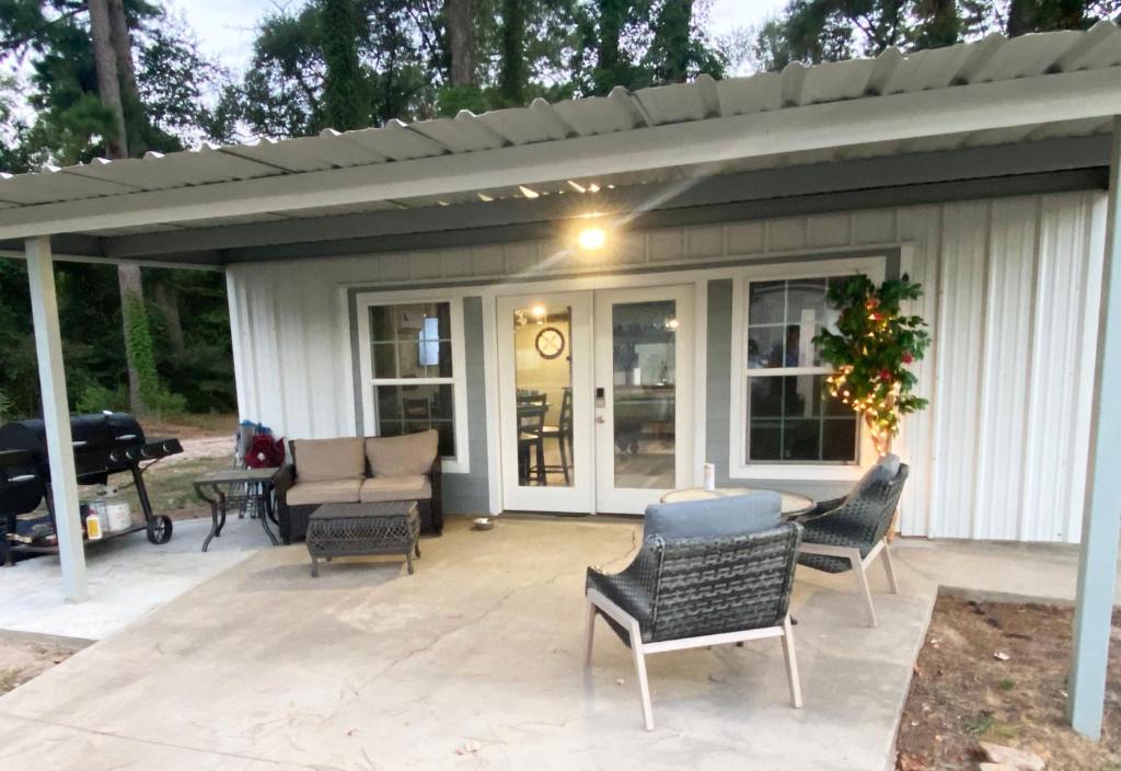 Montgomery House | Game Junction