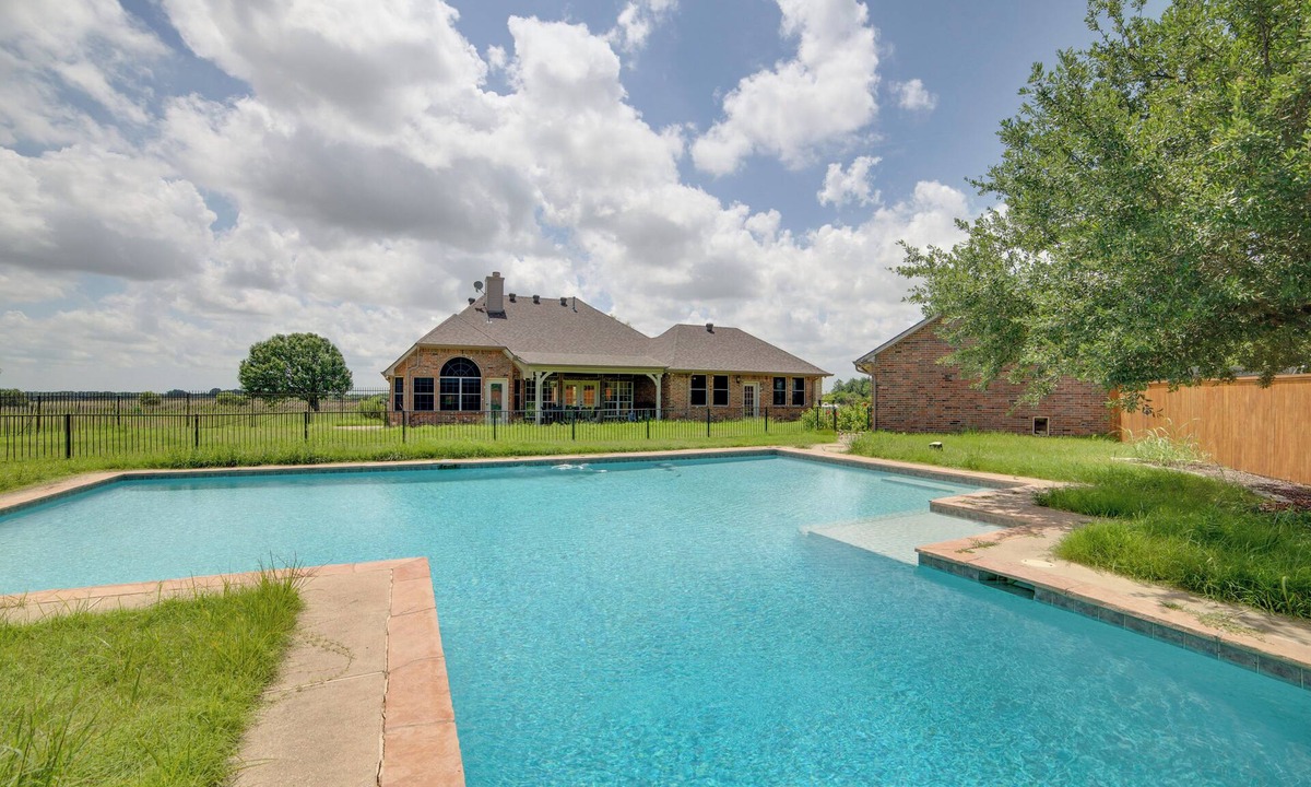 Farmersville House | Game Room & Bar: Secluded Getaway in Farmersville
