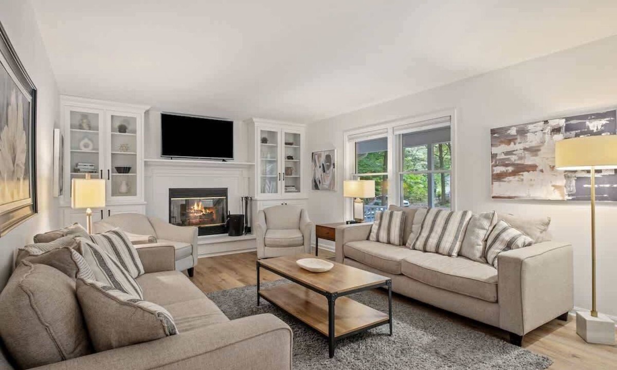Saugatuck Cottage | Game Room, Bikes & Beach Gear · Stay with Branch