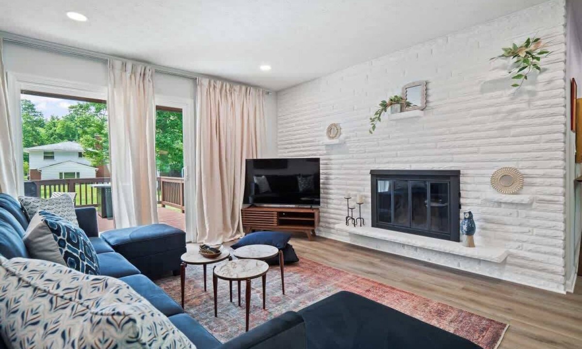 Strongsville Apartment | Game Room - Deck - Large Professional Design